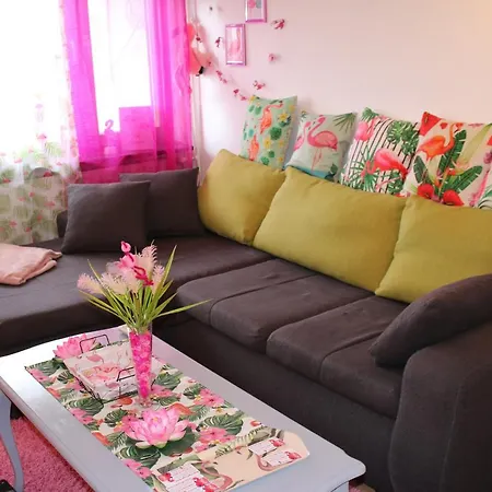 Pink Flamingo Nest - Unique Design Apartment *